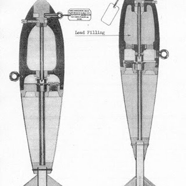 ברק עשן בריטי 75 מ"מ עם כדור פירוטכני ישן מאוד