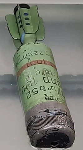 זרחן  מסומן עם פס אדום